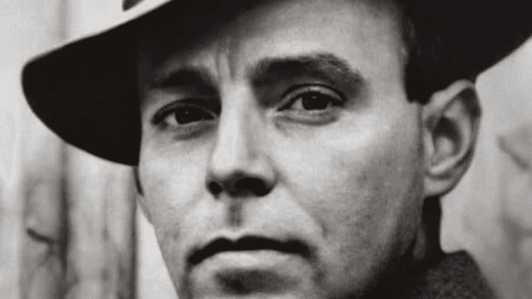 El poeta peruano que se cambió el nombre a César Moro nació hace 119 años