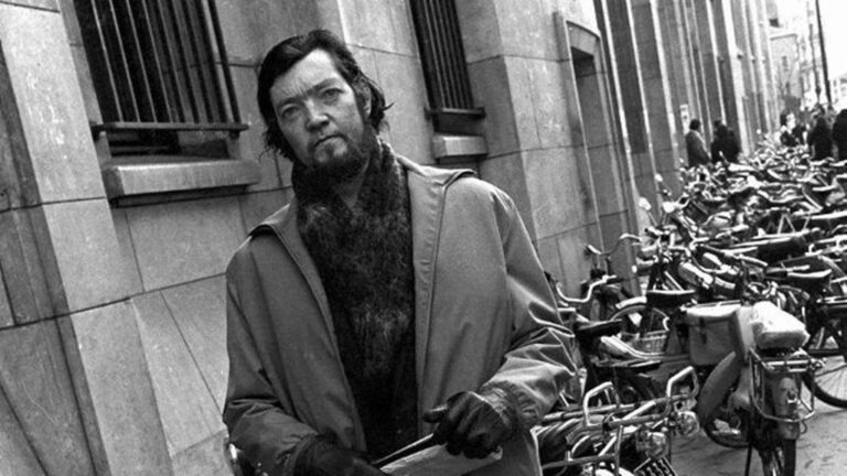 El escritor del boom, Julio Cortázar, nació hace 108 años