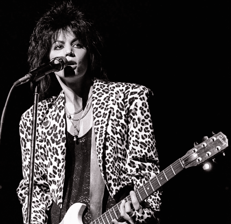 Joan Jett, la mujer en el mundo del rock que inspiró al movimiento feminista Riot Grrrl