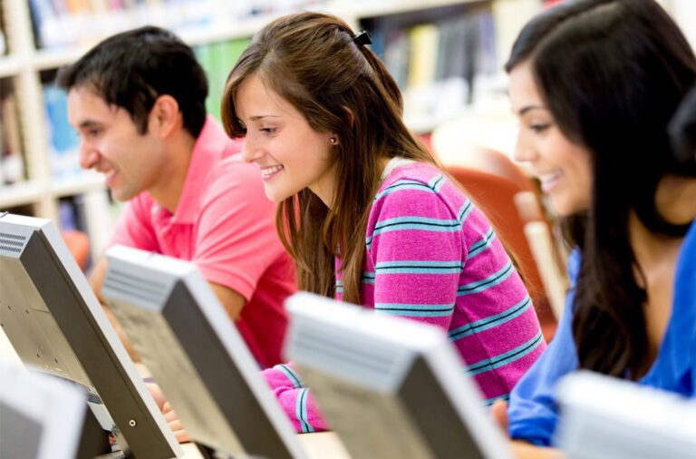 Día del Internauta, una fecha que se recuerda por la aparición de la primera página web