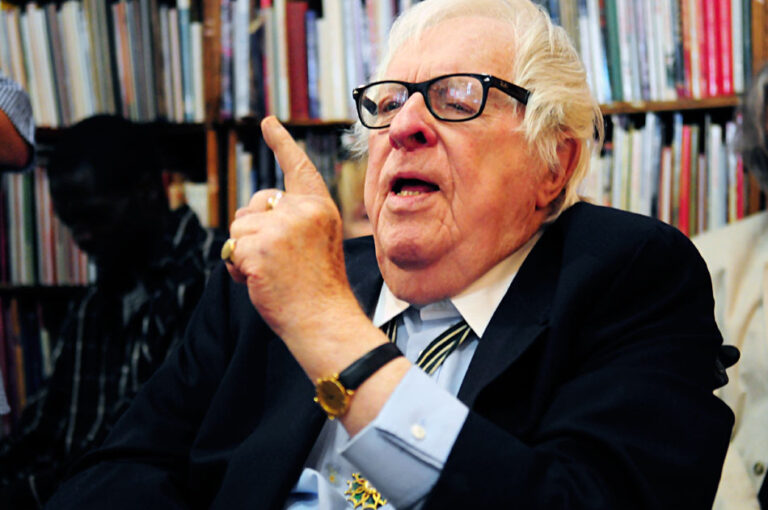 Ray Bradbury pasó de vender periódicos a escribir ciencia ficción