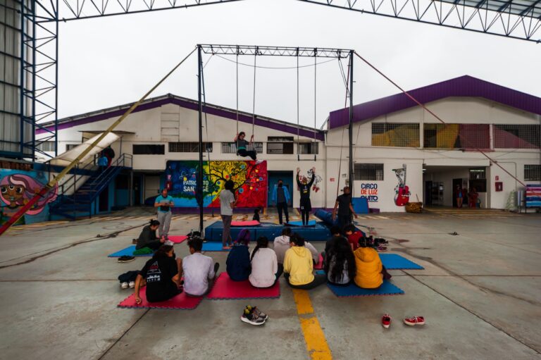 Los artistas del circo y sus malabares por la vida