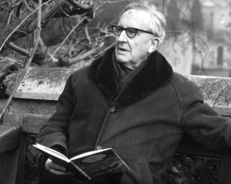 J. R. R. Tolkien, el autor de El Señor de los Anillos, falleció hace 49 años