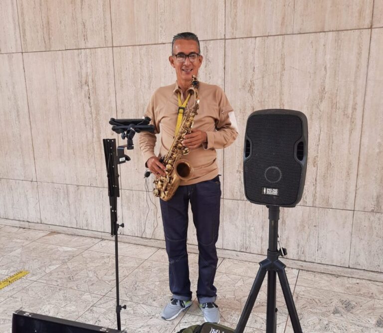 ¿Quién muele café con un saxofón?