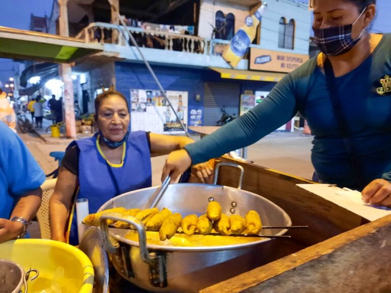 Freidina Borbor y los corviches de San Pablo