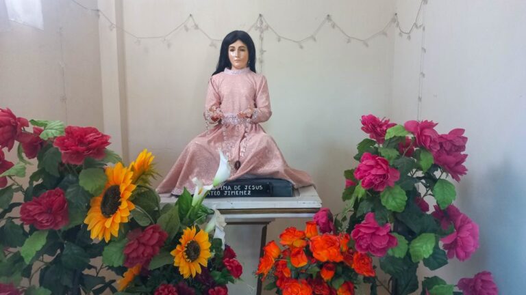 «Aquí no hay evangélicos ni ateos porque todos creen en la Guchita»